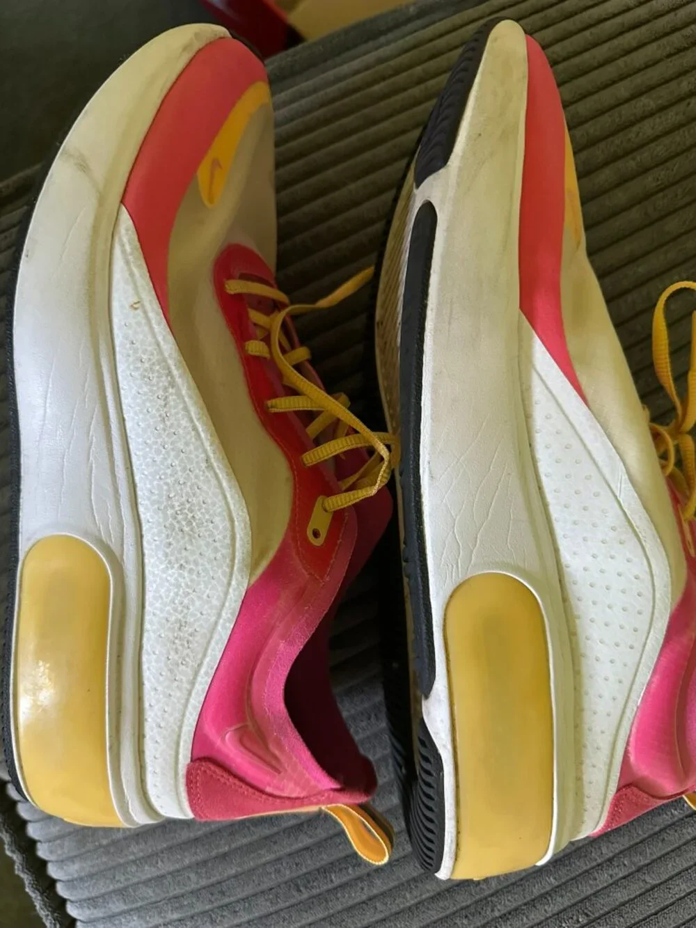 Nike Women's Air Max Dia (10.5), White/Laser Fuchsia-ember Glow - Picture 7 of 9